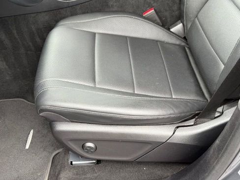 Used 2020 Mercedes-Benz GLE 350 4MATIC w/ Premium Package image 34