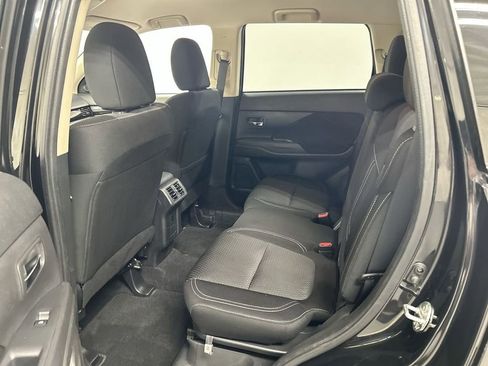 Used 2020 Mitsubishi Outlander ES AWD/4WD image 19