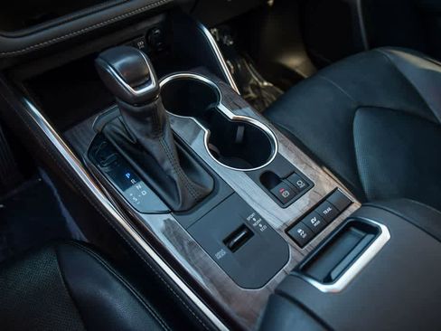 Used 2021 Toyota Highlander Limited image 20