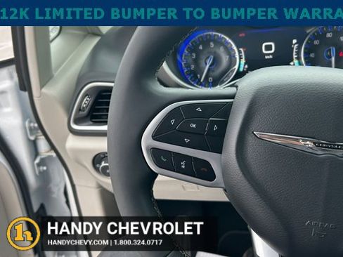 Used 2024 Chrysler Pacifica Touring-L image 26