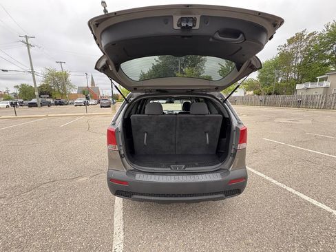 Used 2012 Kia Sorento LX w/ Third Row Pkg image 26