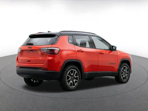 Used 2025 Jeep Compass Trailhawk AWD/4WD image 11