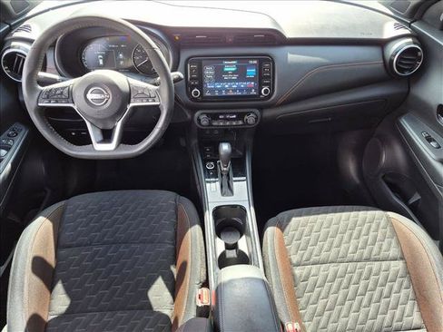 Used 2022 Nissan Kicks SR FWD image 16