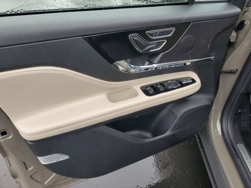 New 2026 Lincoln Corsair Premiere image 8