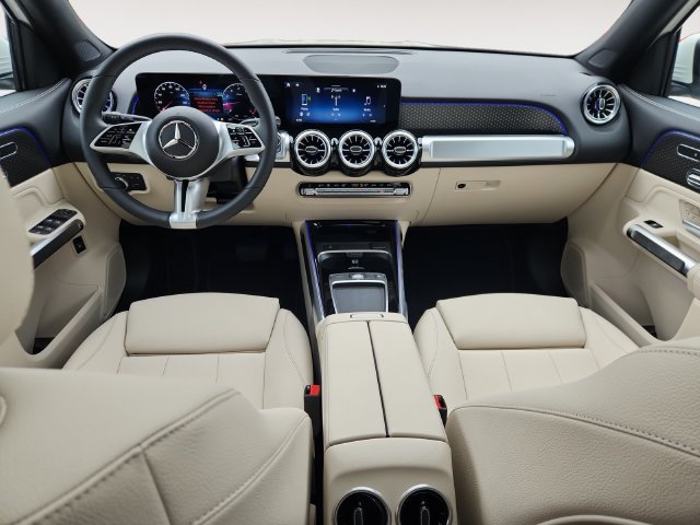 Used 2025 Mercedes-Benz GLB 250 4MATIC image 10