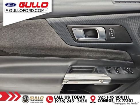 Used 2024 Ford Mustang Convertible image 15