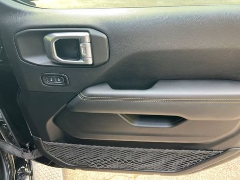 Used 2021 Jeep Wrangler Unlimited Sahara AWD/4WD image 16