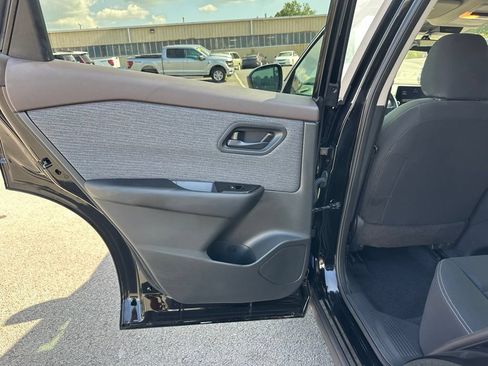 Used 2023 Nissan Rogue S FWD image 19