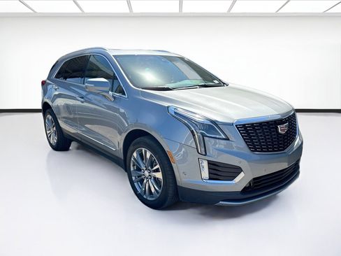 Used 2025 Cadillac XT5 Premium Luxury w/ Technology Package FWD image 3