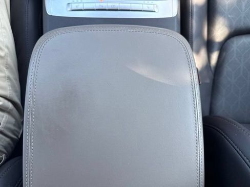 Used 2025 Kia Carnival FWD image 33