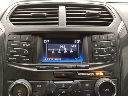 Used 2017 Ford Explorer XLT FWD image 25