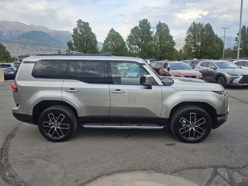 Used 2026 Lexus GX 550 w/ Accessory Package (2T) AWD/4WD image 4