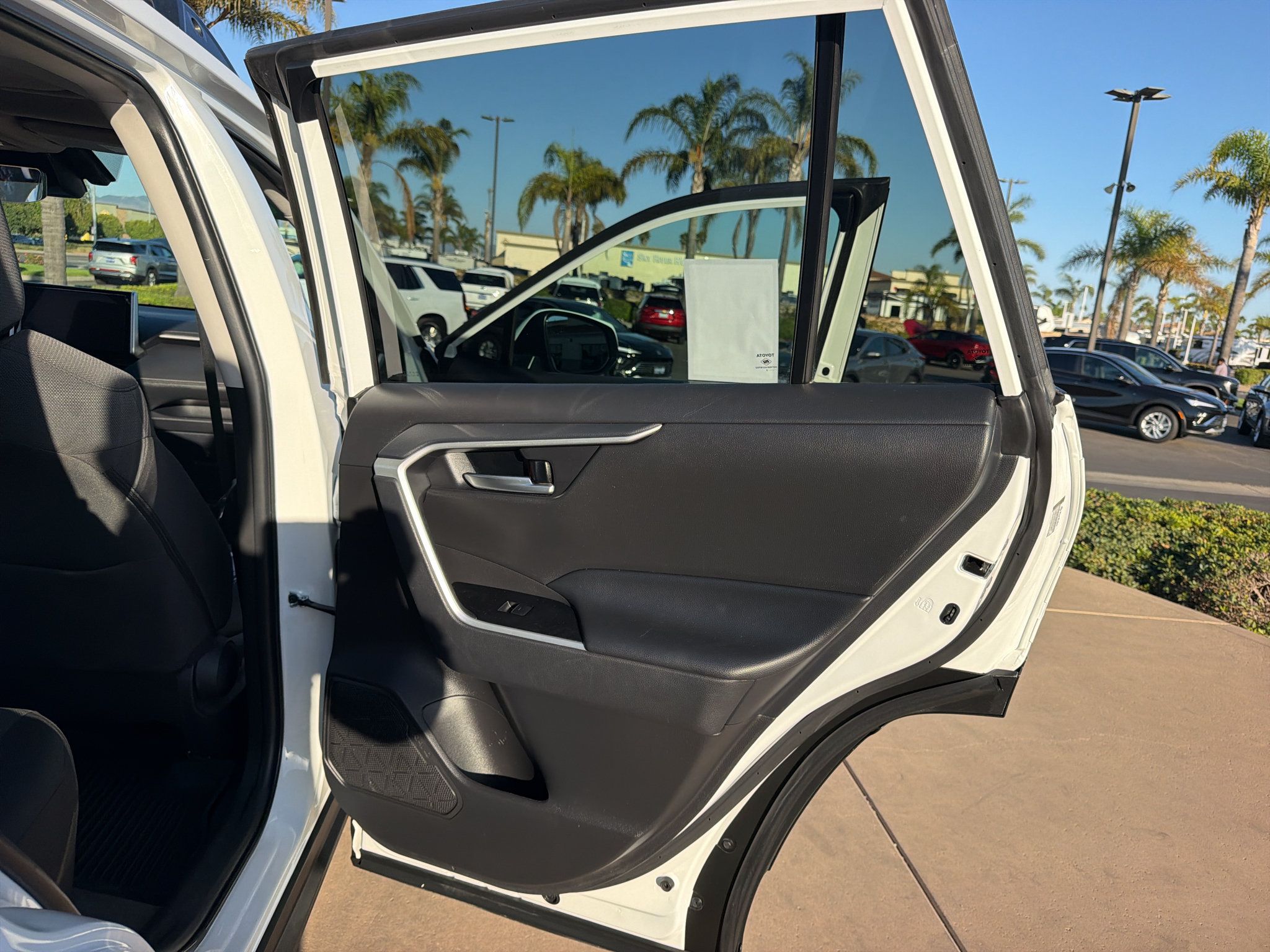 Used 2025 Toyota RAV4 XLE w/ Convenience Package FWD image 15