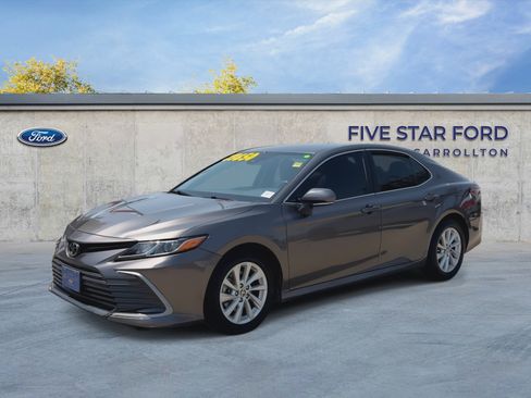Used 2022 Toyota Camry LE w/ Convenience Package FWD image 4