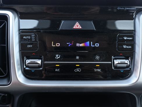 Used 2022 Kia Sorento S w/ Panoramic Sunroof Package FWD image 10