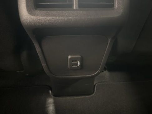 Used 2023 Chevrolet Equinox LT image 27