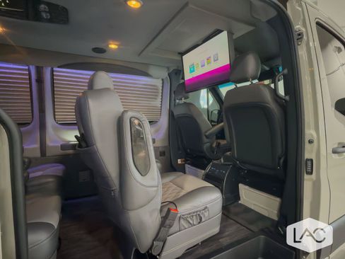 Used 2024 Mercedes-Benz Sprinter 2500 image 7