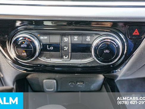 Used 2025 Chevrolet Trax LT FWD image 39