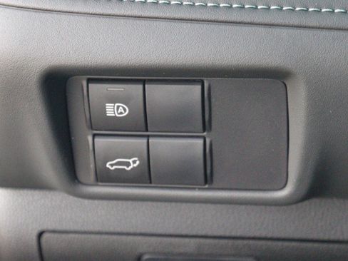 Used 2023 Toyota Highlander XLE AWD/4WD image 17
