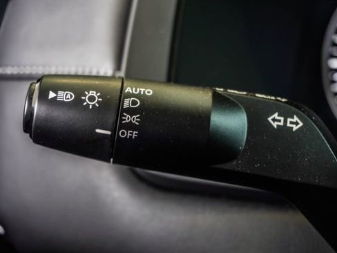 Used 2025 Nissan Pathfinder S FWD image 23