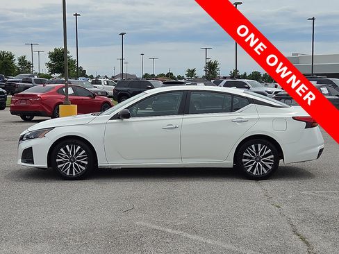 Used 2025 Nissan Altima 2.5 SV FWD image 3