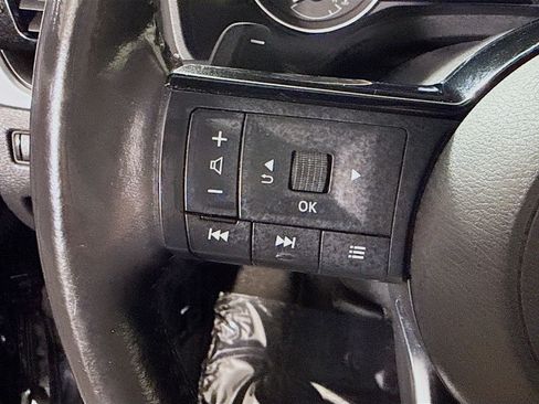 Used 2022 Nissan Rogue SV w/ SV Premium Package image 14