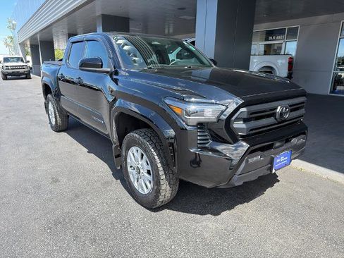 Used 2025 Toyota Tacoma SR5 AWD/4WD image 1