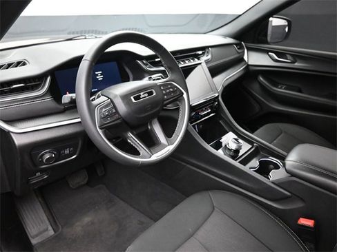 Used 2024 Jeep Grand Cherokee Laredo w/ Trailer Tow Package image 12