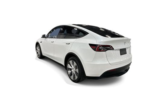 Certified 2023 Tesla Model Y Long Range AWD/4WD image 4