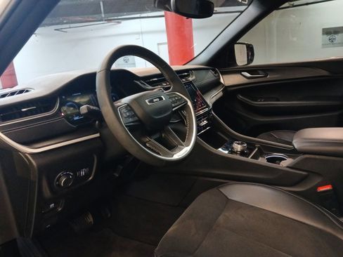 Used 2023 Jeep Grand Cherokee Altitude image 8