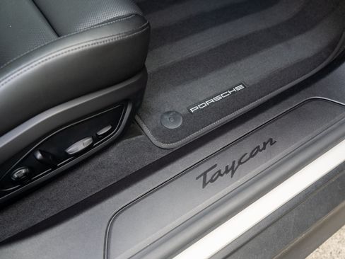 Used 2021 Porsche Taycan RWD image 36