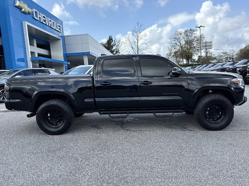 Used 2023 Toyota Tacoma SR5 w/ Technology Package AWD/4WD image 4