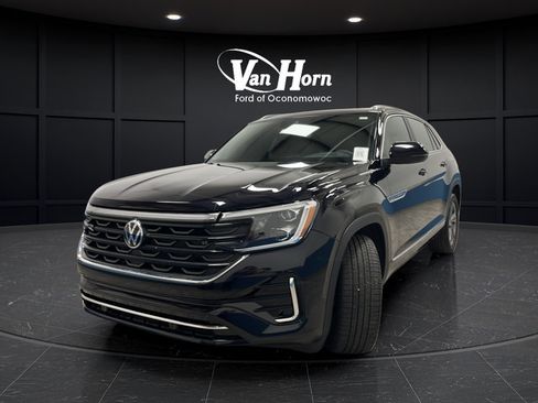 Used 2024 Volkswagen Atlas Cross Sport SEL R-Line AWD/4WD image 3