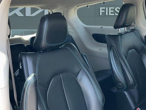 Used 2021 Chrysler Pacifica Touring-L w/ Uconnect Theater Family Group image 17