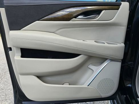 Used 2018 Cadillac Escalade ESV Premium Luxury AWD/4WD image 23