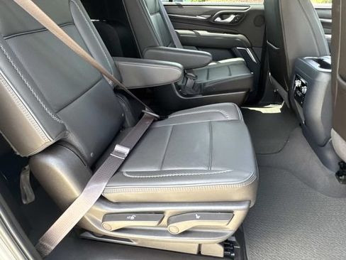Used 2024 GMC Yukon XL Denali RWD image 12