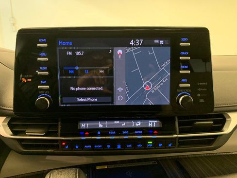 Used 2023 Toyota Sienna Limited w/ Protection Package (TMS) image 30