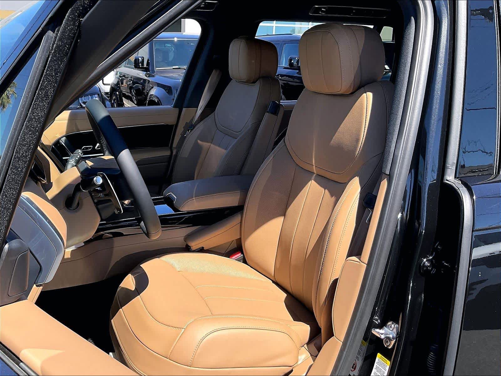New 2026 Land Rover Range Rover Long Wheelbase SE AWD/4WD image 11