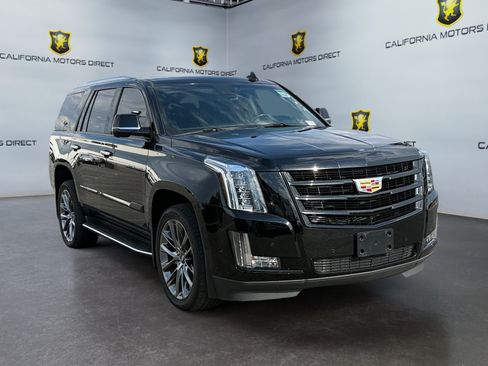 Used 2019 Cadillac Escalade Luxury w/ Escalade Sport Edition AWD/4WD image 7