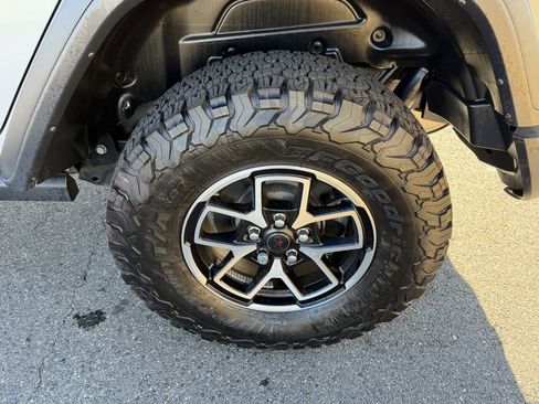 Certified 2024 Jeep Wrangler Unlimited Rubicon w/ Technology Group image 14