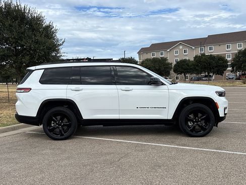 Used 2023 Jeep Grand Cherokee L Limited w/ Luxury Tech Group II AWD/4WD image 21