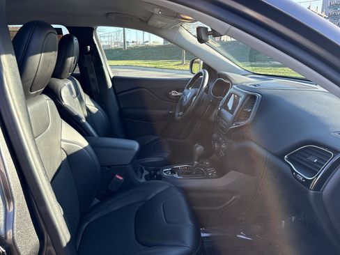 Certified 2021 Jeep Cherokee Latitude Plus image 23