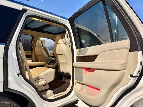 Used 2020 Lincoln Navigator Reserve w/ Luxury Package image 22