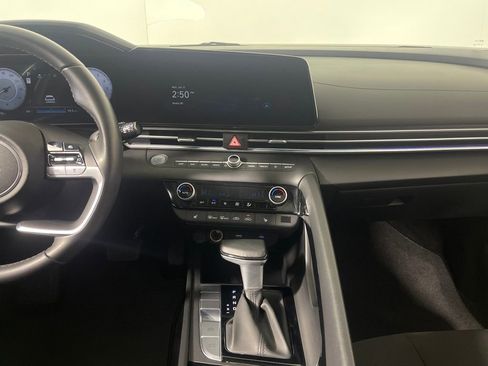 Used 2025 Hyundai Elantra SEL image 16