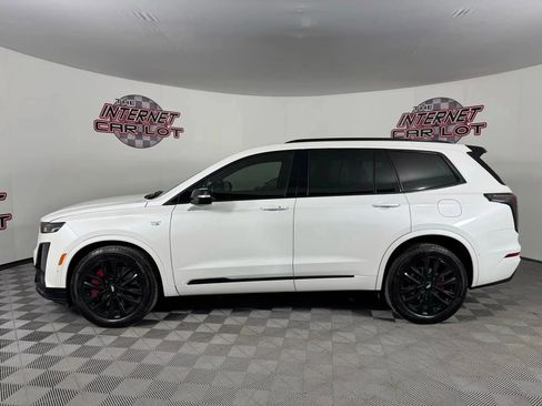 Used 2024 Cadillac XT6 Sport w/ LPO, ONYX Package image 4