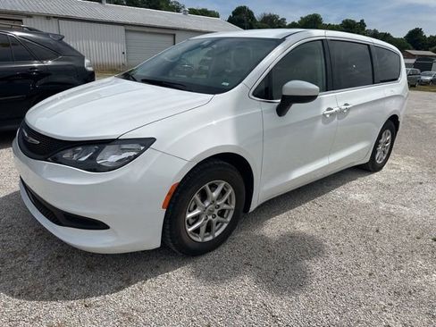 Used 2022 Chrysler Voyager LX FWD image 1