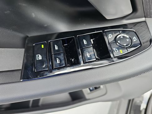 New 2026 BMW 530i w/ Convenience Package image 28