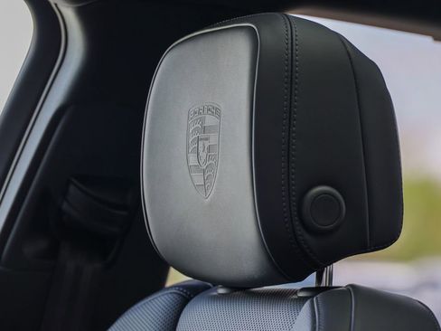 Certified 2026 Porsche Macan AWD/4WD image 39
