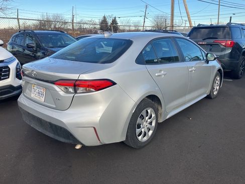 Used 2024 Toyota Corolla LE image 2