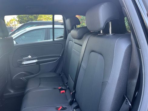 Used 2025 Mercedes-Benz GLB 250 4MATIC image 27